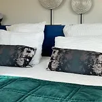 Les Arbres Rouges Bed & Breakfast