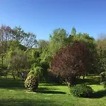 Les Arbres Rouges 3*