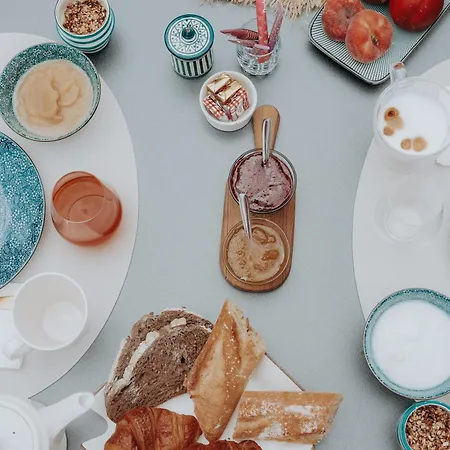 Les Arbres Rouges Bed and breakfast Sucé