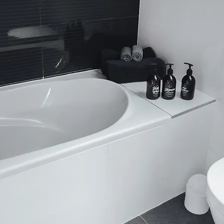 Les Arbres Rouges Bed & Breakfast Sucé