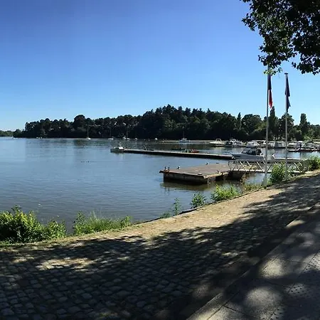 فندق مبيت وإفطار Les Arbres Rouges 3*