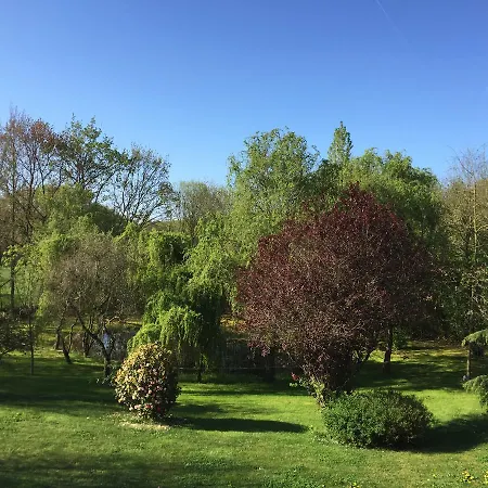 Les Arbres Rouges 3*