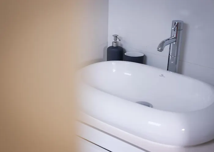 Les Arbres Rouges 3*