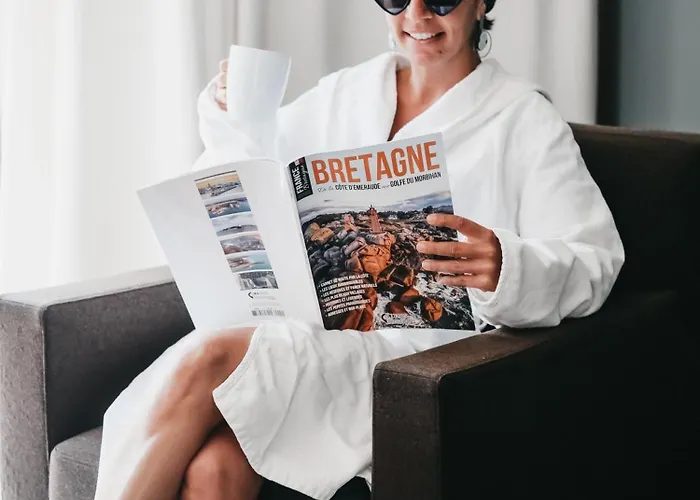 Les Arbres Rouges Bed & Breakfast Sucé