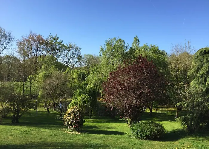 Les Arbres Rouges 3*